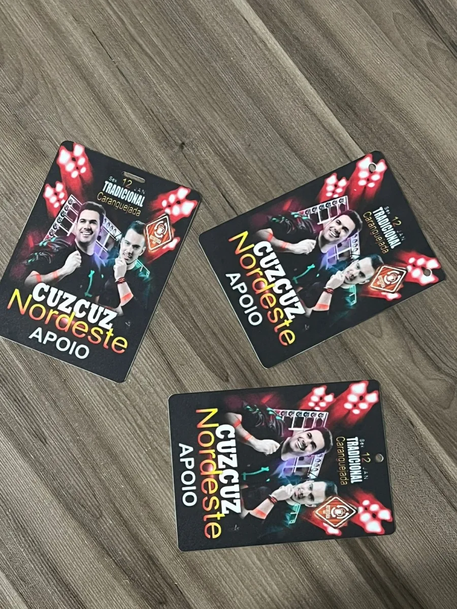Credencial de evento 10 x 14 cm pvc 2 mm - sem cordão , já com furo